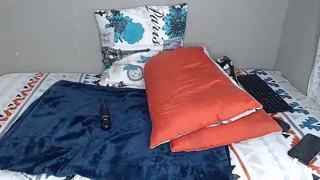 Lunalee's cam snapshot