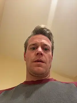 DILFiGuess1 live sex cam