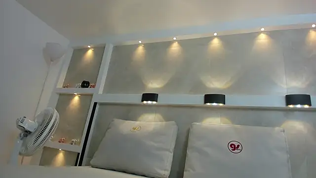 isaa_stone's cam snapshot