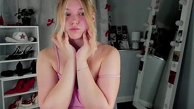 Rebecca_Kelly's cam snapshot