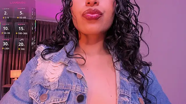 hannah_thomson_'s cam snapshot