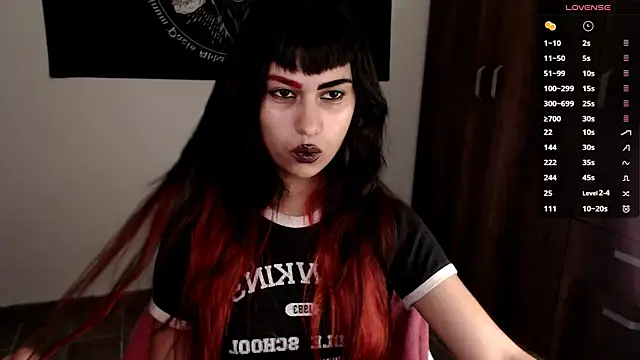 Little-Lucifer live sex cam