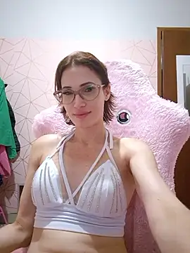 Irresistible24 live sex cam