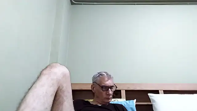 BIGUNCUTHARDCOCK live sex cam