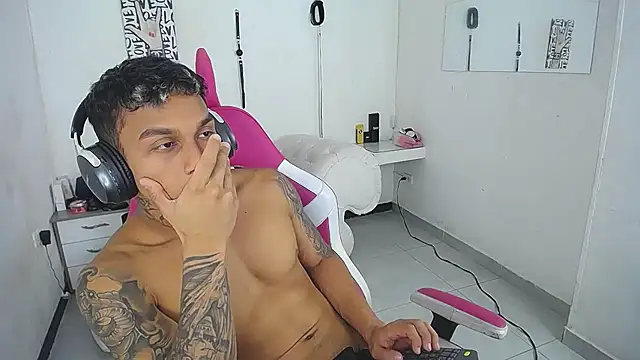 Leonard_Price live sex cam