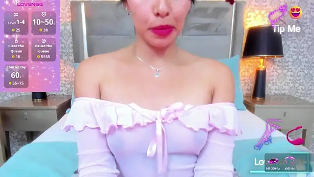 KoralBlum live sex cam