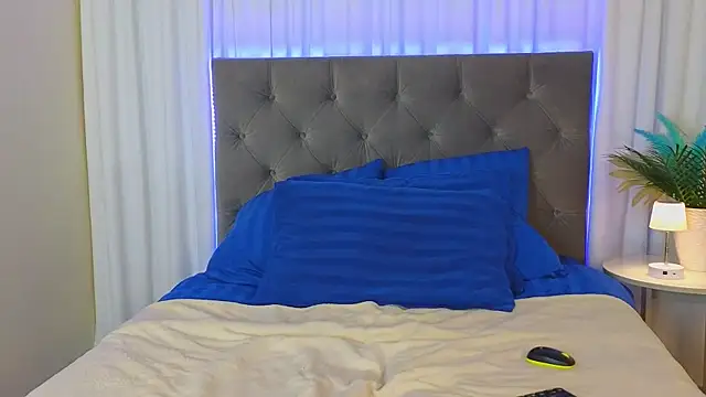 Ariana_Petite live sex cam