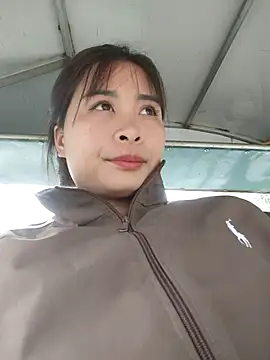 Squirrel-Pear live sex cam