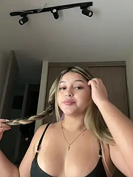 lunablossom_ live sex cam