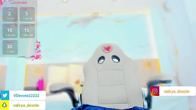 valirya_devote live sex cam