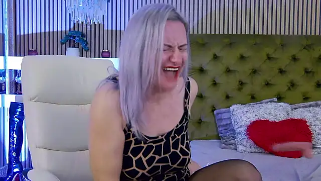 LadyTouch's cam snapshot