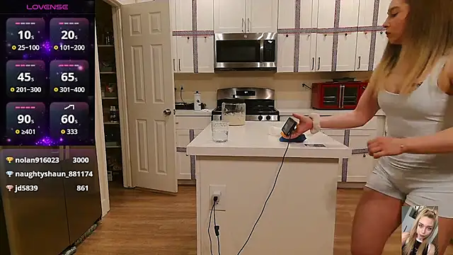 Blondiewithanass's cam snapshot