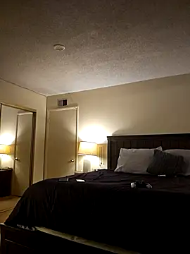 Roddog18 live sex cam