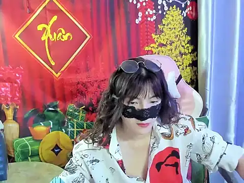 Julie_nguyen live sex cam