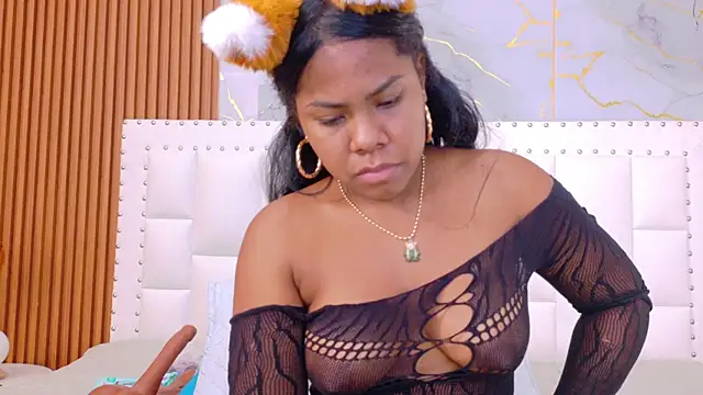 naughty_ebonyy's cam snapshot