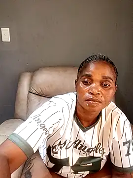 NaughtyLuux10's cam snapshot