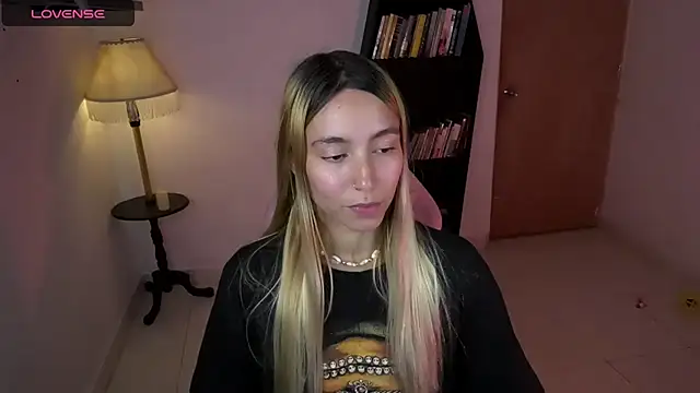 Saucy_Jenn live sex cam