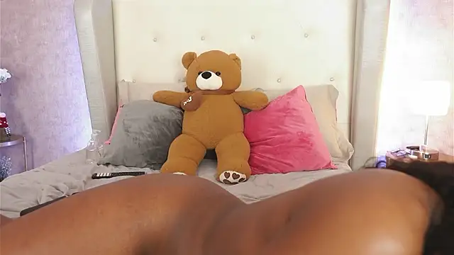 ThianaLopez live sex cam