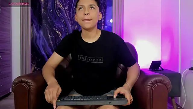 ale_clark's cam snapshot