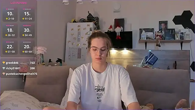 Girl_alone_home live sex cam