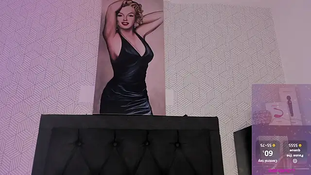 Selena_fox7 live sex cam