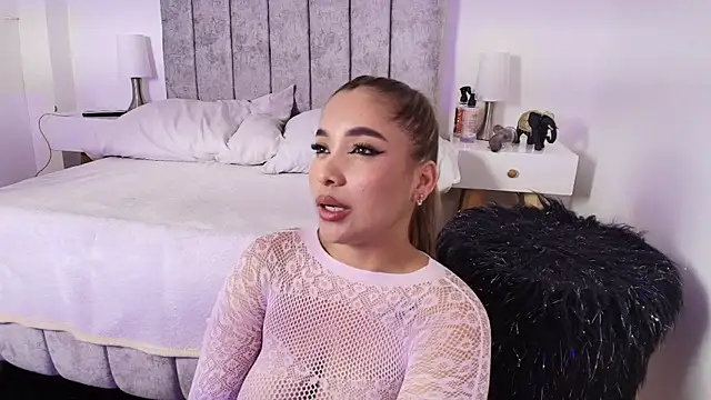 Lucy_Carson_'s cam snapshot