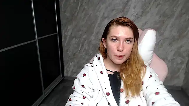 Reginasmilee live sex cam