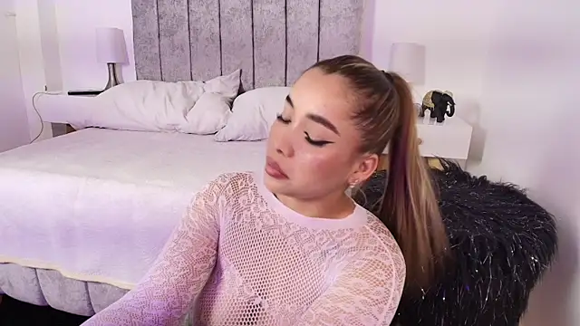 Lucy_Carson_'s cam snapshot