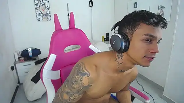 Leonard_Price live sex cam