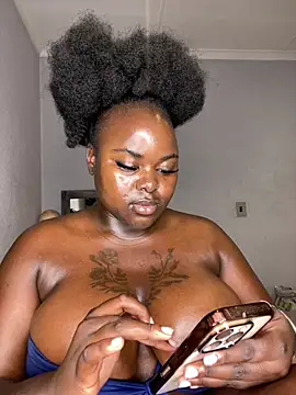 Honeycoco0211 live sex cam