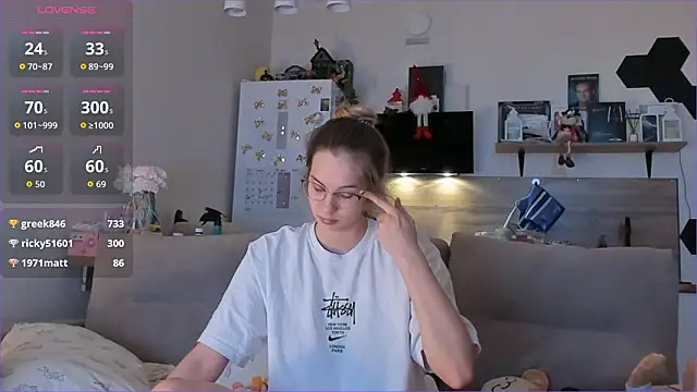 Girl_alone_home live sex cam