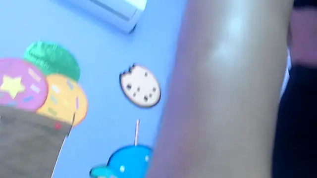 skinnysexzara18's cam snapshot