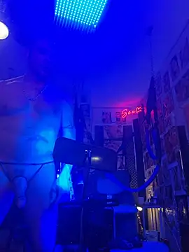 luvs2cumm69 live sex cam