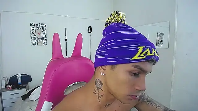 Leonard_Price live sex cam