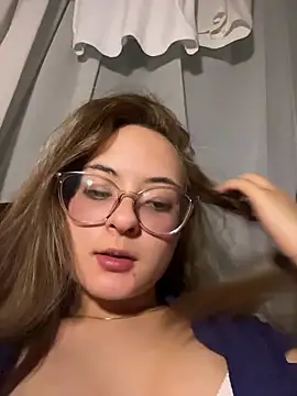 Lilaa2305's cam snapshot