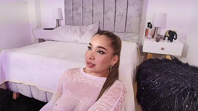 Lucy_Carson_'s cam snapshot