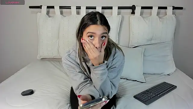 Rachell_criss's cam snapshot