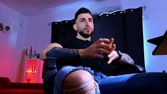 MightyAaron66 live sex cam