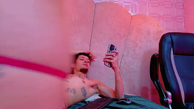 CharlotteandTaylorr live sex cam