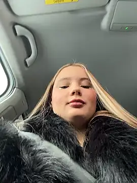 VineraSweet live sex cam