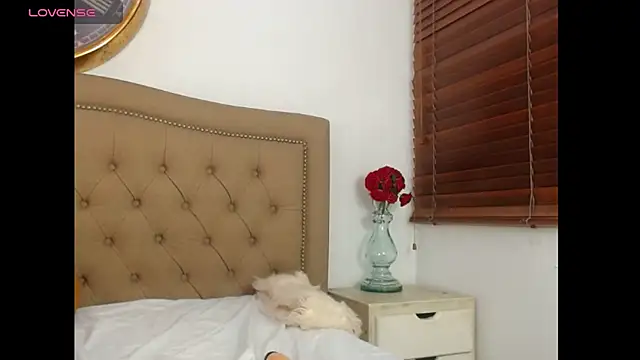 Adara_Ferrara live sex cam