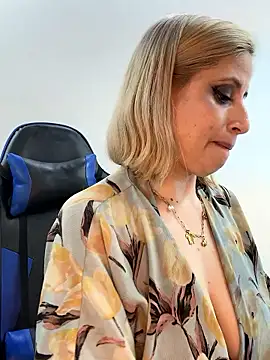 Adeline_1's cam snapshot