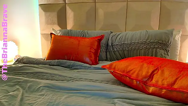 BriannaBrave live sex cam