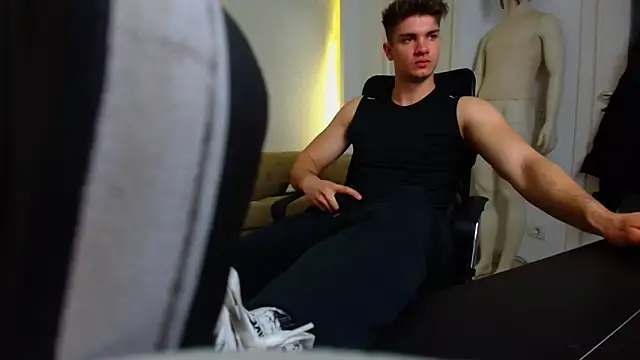 MaxKaiden live sex cam