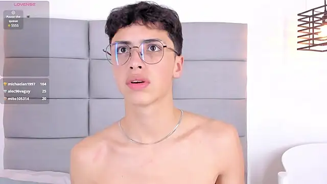 JoshClaarktt live sex cam