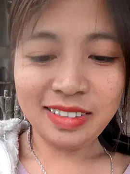 miumiu_sexy2x's cam snapshot