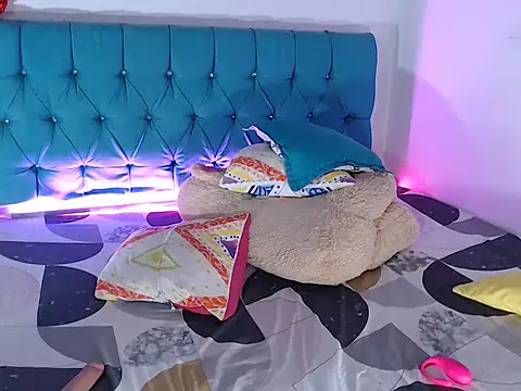 MarilynRoxy's cam snapshot