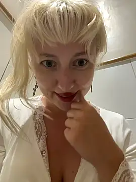 RonnieKiss live sex cam