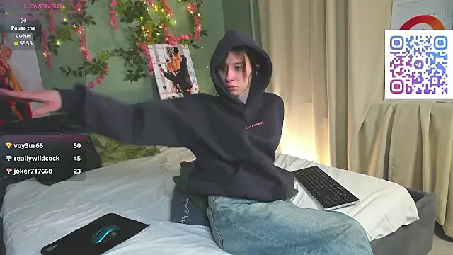 Lisbeth__Salander's cam snapshot