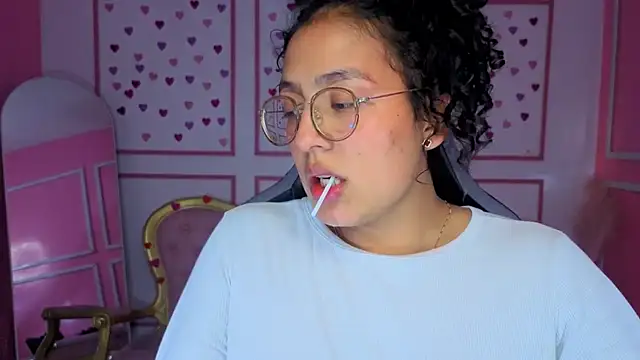 tamara_brown_t's cam snapshot